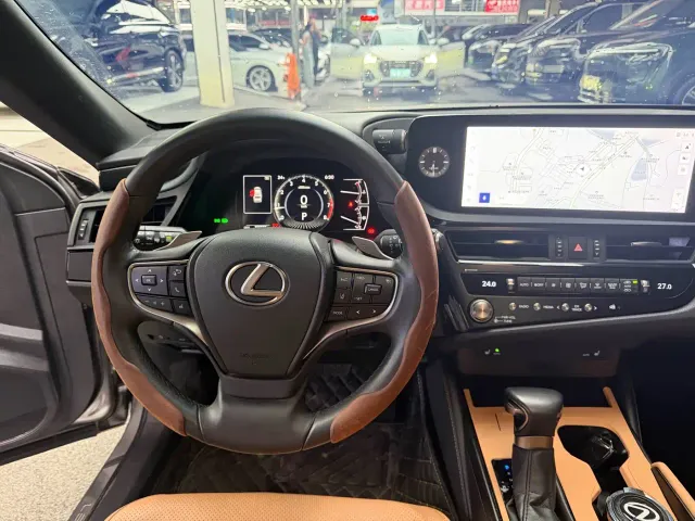 Lexus ES — Фото автомобиля 12