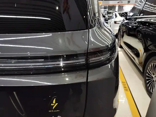Li Auto L9 — Фото автомобиля 7