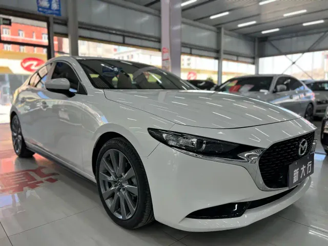 Mazda Axela — Фото автомобиля 3