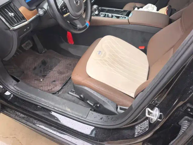 Volvo S90 — Фото автомобиля 9