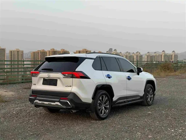 Toyota RAV4 — Фото автомобиля 4
