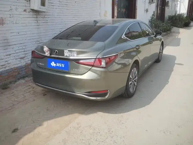 Lexus ES — Фото автомобиля 3