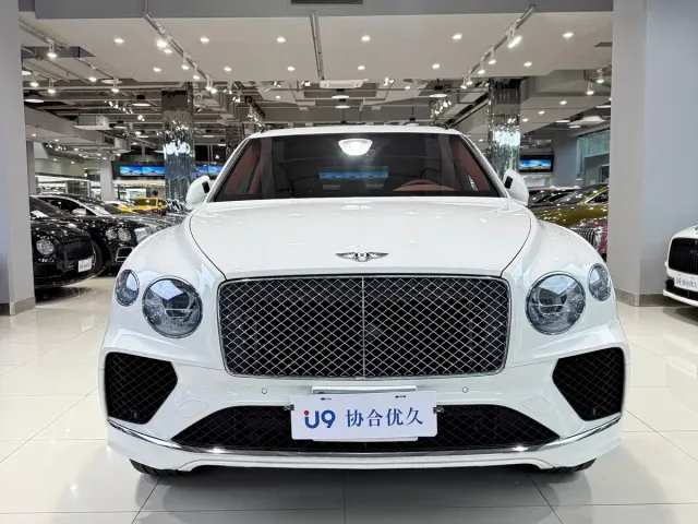 Bentley Bentayga — Фото автомобиля 2