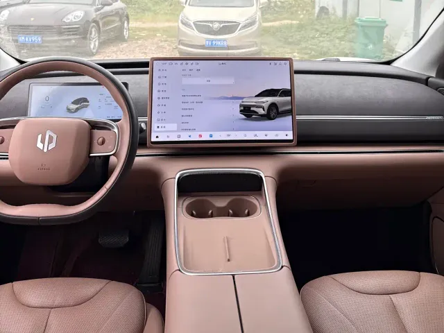 Leapmotor C11 — Фото автомобиля 6