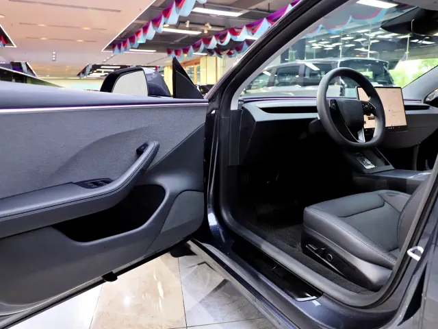 Tesla Model 3 — Фото автомобиля 7