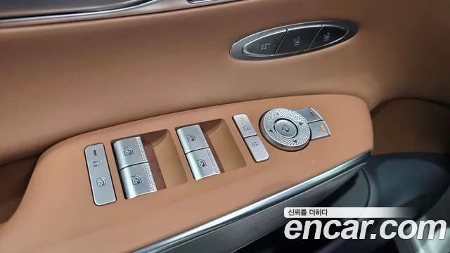 Genesis GV70 — Фото автомобиля 27