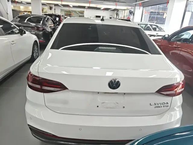 Volkswagen Lavida — Фото автомобиля 5