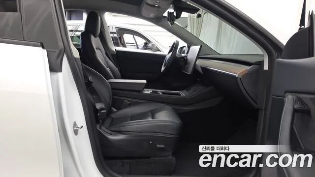 Tesla Model Y — Фото автомобиля 11