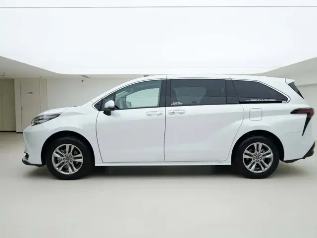 Toyota Toyota Sienna 2024 2.5L Hybrid Comfort Edition — Фото автомобиля 3
