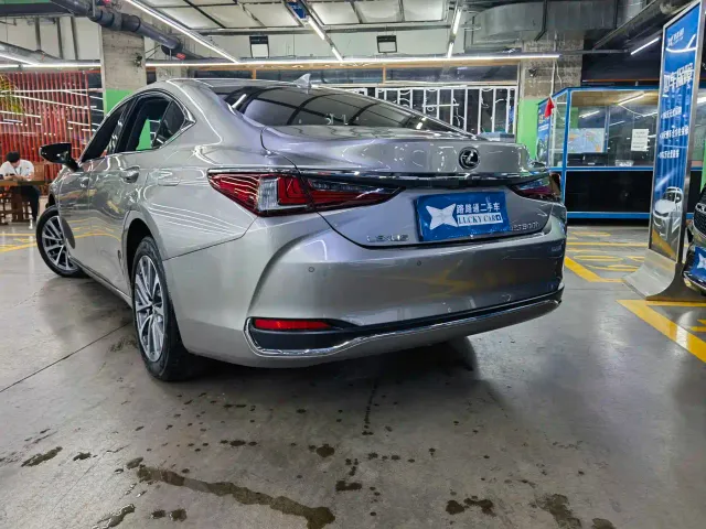 Lexus ES — Фото автомобиля 6