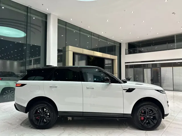 Land Rover Range Rover Sport — Фото автомобиля 13