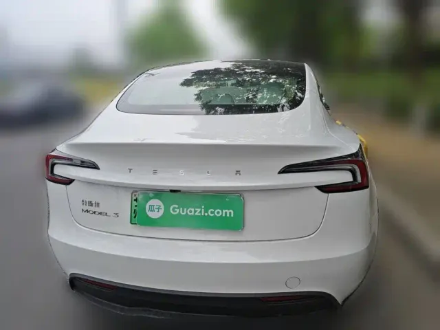 Tesla Model 3 — Фото автомобиля 7
