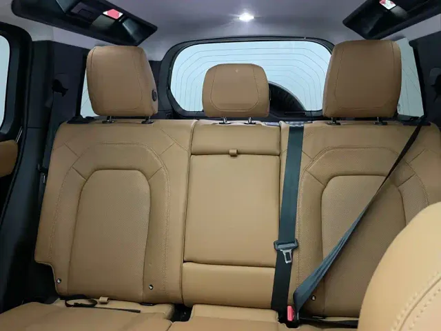 Land Rover Defender — Фото автомобиля 10