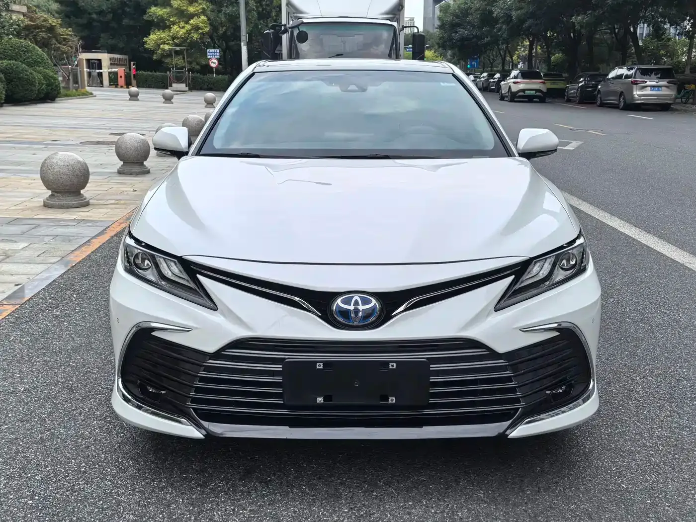 Toyota Camry 2021 Hybrid 2.5HG Luxury Edition — Фото автомобиля 8