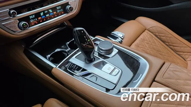 BMW 7-Series — Фото автомобиля 9
