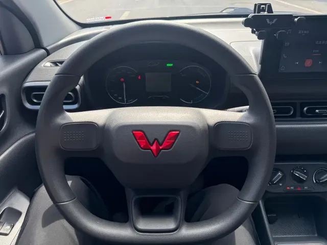 Wuling Hongguang — Фото автомобиля 4