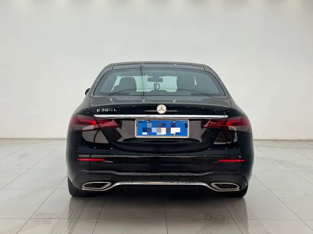 Mercedes-Benz E-Class — Фото автомобиля 12