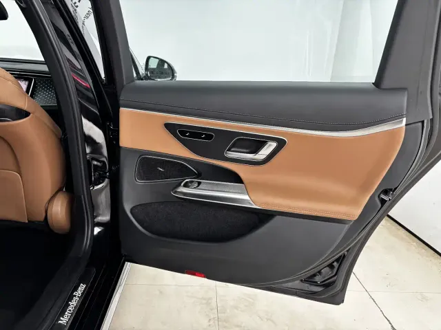 Mercedes-Benz E-Class — Фото автомобиля 21