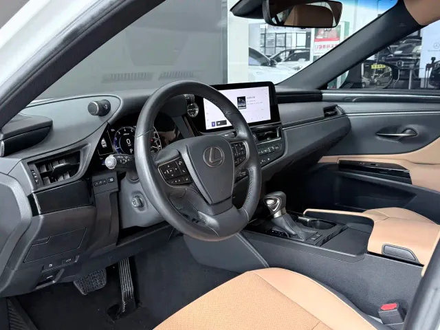 Lexus ES — Фото автомобиля 18