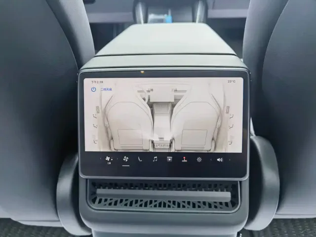 Tesla Model Y L — Фото автомобиля 18