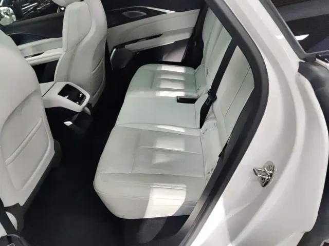 Cadillac Lyriq — Фото автомобиля 16
