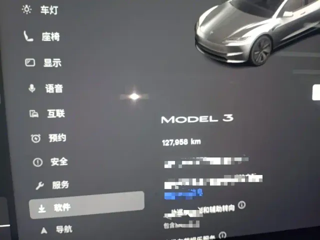 Tesla Model 3 — Фото автомобиля 11