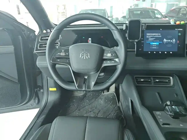 BYD Qin L — Фото автомобиля 10