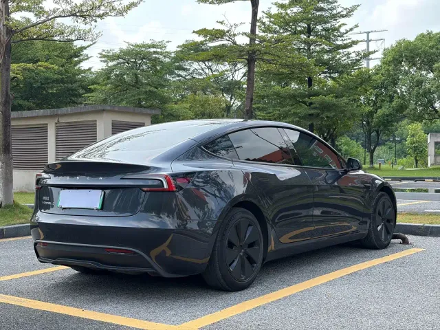 Tesla Model 3 — Фото автомобиля 4