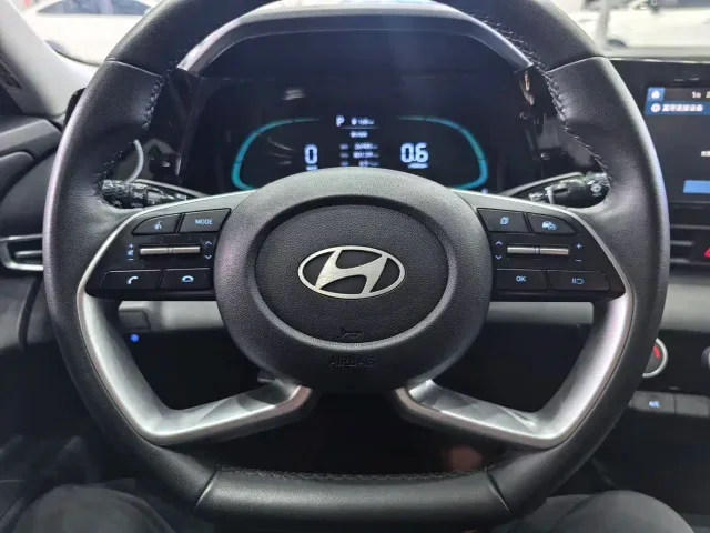 Hyundai Elantra — Фото автомобиля 8