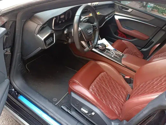 Audi A7L — Фото автомобиля 9