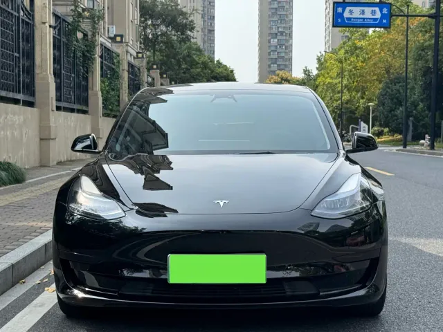 Tesla Model 3 — Фото автомобиля 3
