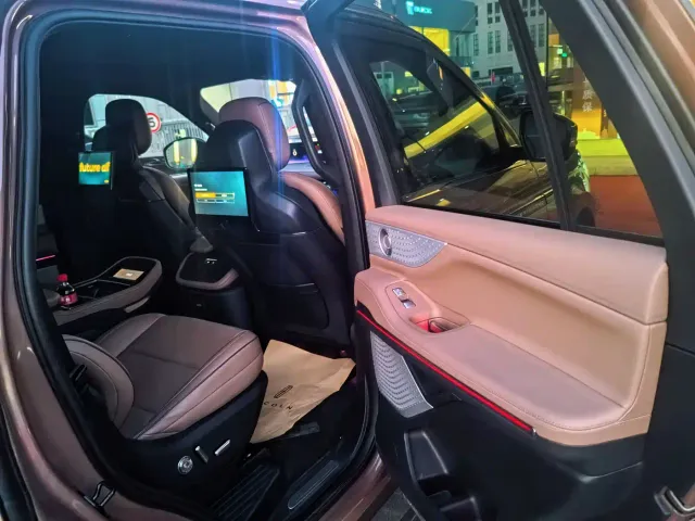 Lincoln Navigator — Фото автомобиля 13