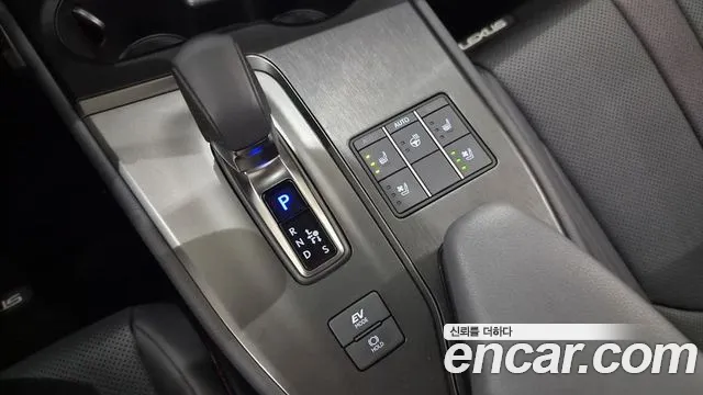 Lexus UX — Фото автомобиля 9