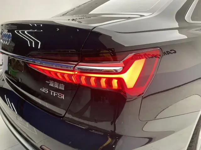 Audi A6L — Фото автомобиля 10