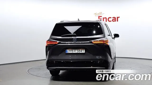 Toyota Sienna — Фото автомобиля 4