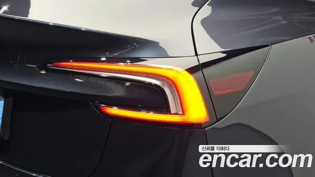 Tesla Model 3 — Фото автомобиля 8