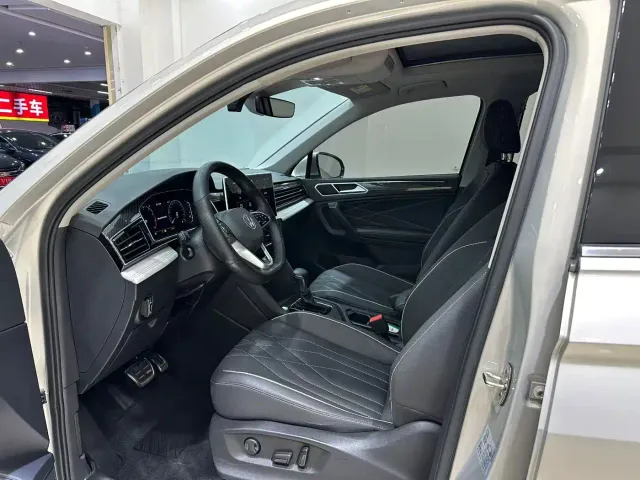 Volkswagen Tiguan L — Фото автомобиля 4