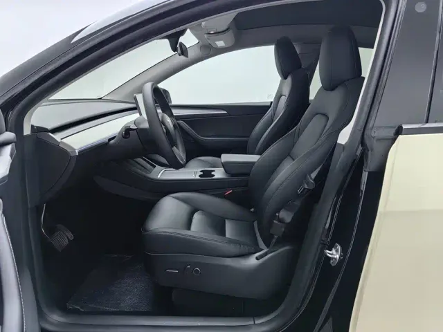 Tesla Model Y — Фото автомобиля 10