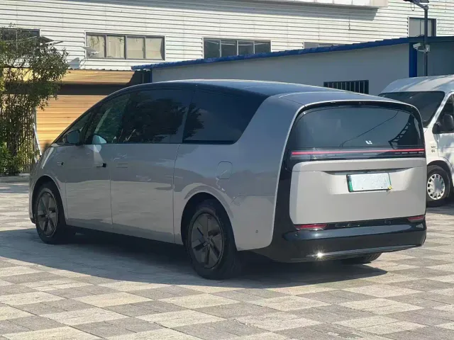 Li Auto MEGA — Фото автомобиля 10