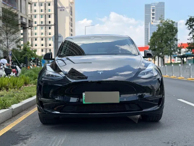 Tesla Model Y 2023 Long Range All-Wheel Drive Edition — Фото автомобиля 2