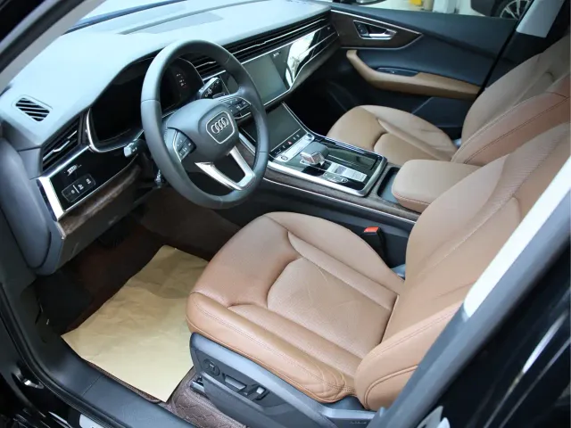 Audi Q7 — Фото автомобиля 14