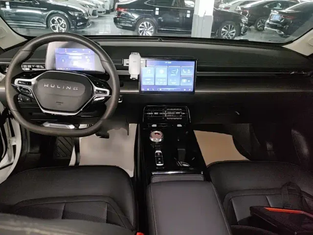 Wuling Starlight — Фото автомобиля 9