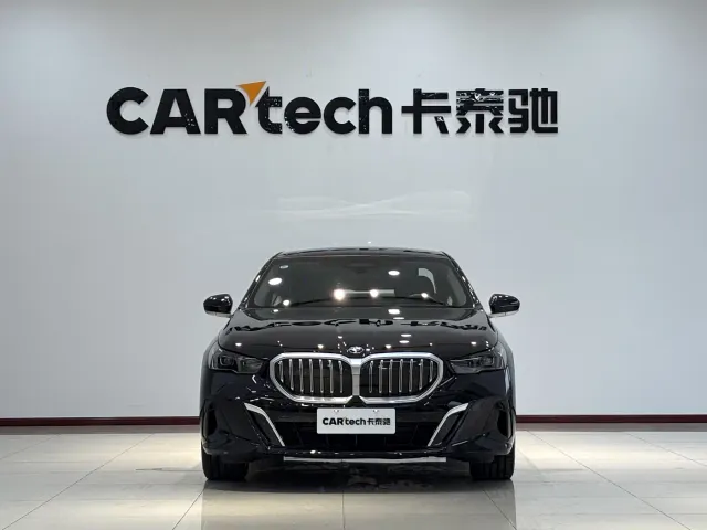 BMW 5 Series — Фото автомобиля 2