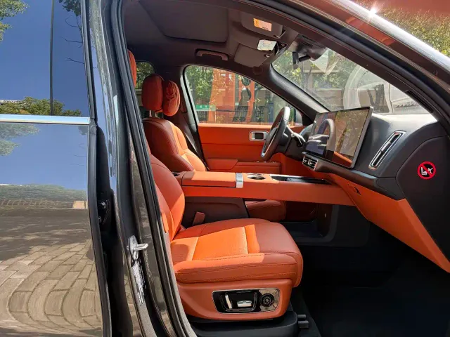 Li Auto L8 — Фото автомобиля 6