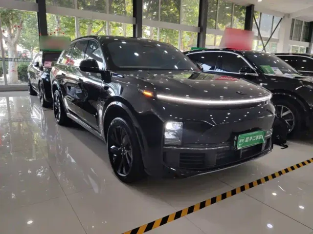 Li Auto L8 — Фото автомобиля 3