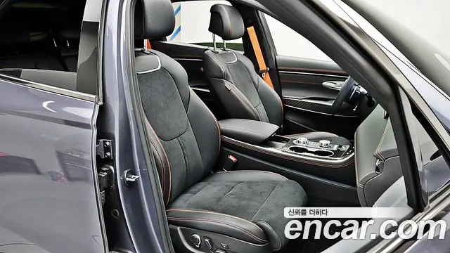 Genesis GV70 — Фото автомобиля 12