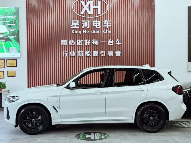 BMW BMW iX3 2022 Facelift Leading Model — Фото автомобиля 4