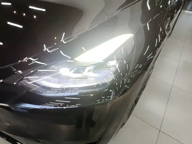 Tesla Model Y — Фото автомобиля 23