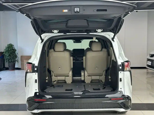 Toyota Granvia — Фото автомобиля 3