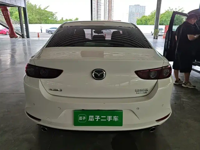 Mazda Axela — Фото автомобиля 5